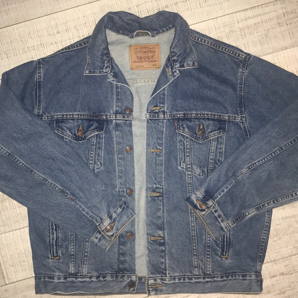 Oversized Levi’s denim jacket